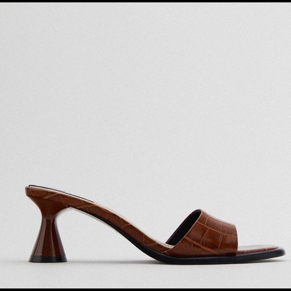 Brown Kitten Heel slide sandals - Picture 4 of 6